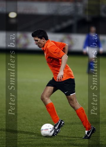 Volendam 24 maart 2009
Artiesten volendam waaronder Jan Smit en Simon Keizer voetballen in het stadion van Volendam tegen oa Mental Theo nabuurs Grad Damen en Rashid. Dick Jol is de scheidsrechter. Uiteindelijk wint brabant met 2-4
Peter Smulders bv