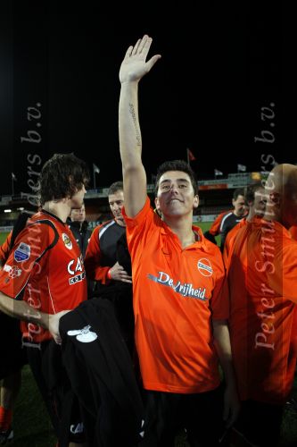 Volendam 24 maart 2009
Artiesten volendam waaronder Jan Smit en Simon Keizer voetballen in het stadion van Volendam tegen oa Mental Theo nabuurs Grad Damen en Rashid. Dick Jol is de scheidsrechter. Uiteindelijk wint brabant met 2-4. Jan met tatoo
Peter Smulders bv
