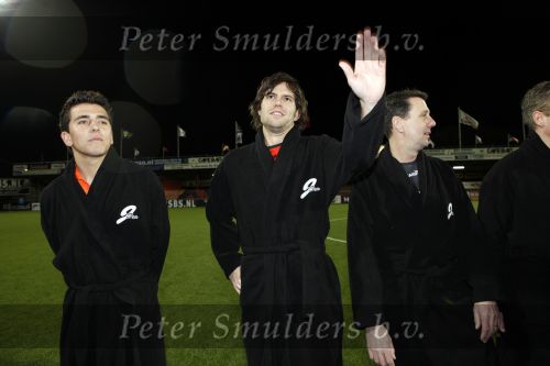 Volendam 24 maart 2009
Artiesten volendam waaronder Jan Smit en Simon Keizer voetballen in het stadion van Volendam tegen oa Mental Theo nabuurs Grad Damen en Rashid. Dick Jol is de scheidsrechter. Uiteindelijk wint brabant met 2-4
Peter Smulders bv