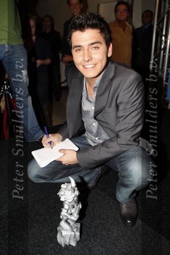 Amsterdam 27 oktober 2007
Jan Smit wint TMF award voor beste zanger en Yolanthe Cabau v Kasbergen is er bij in de heineken music hall.