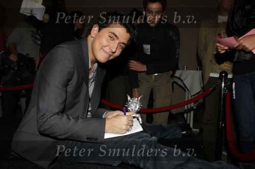 Amsterdam 27 oktober 2007
Jan Smit wint TMF award voor beste zanger en Yolanthe Cabau v Kasbergen is er bij in de heineken music hall.