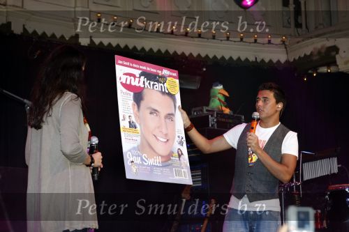 Amsterdam 28 augustus 2008
Presentatie cd en optreden van Jan Smit in paradiso.
Edwin Evers reikt de eerste cd en gouden plaat uit.