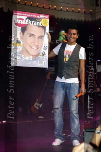 Amsterdam 28 augustus 2008
Presentatie cd en optreden van Jan Smit in paradiso.
Edwin Evers reikt de eerste cd en gouden plaat uit.