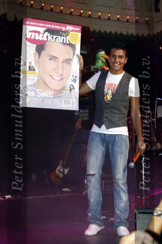 Amsterdam 28 augustus 2008
Presentatie cd en optreden van Jan Smit in paradiso.
Edwin Evers reikt de eerste cd en gouden plaat uit.