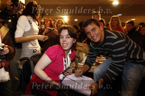 Volendam 1 maart 2008
Jan Smit met fans in winkel in volendam.
Peter Smulders bv