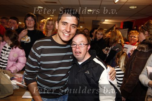Volendam 1 maart 2008
Jan Smit met fans in winkel in volendam.
Peter Smulders bv