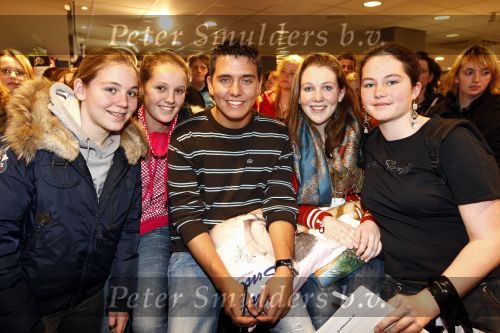 Volendam 1 maart 2008
Jan Smit met fans in winkel in volendam.
Peter Smulders bv