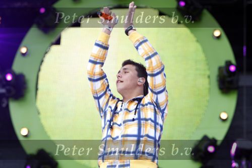 Amsterdam 30 april 2008
Het eerste optreden van Jan Smit na zijn operatie tijdens het radio 538 spektakel op koninginnedag. Jan heeft 8 maanden niet mogen zingen . Yolanthe Cabau v Kasbergen was er natuurlijk bij.
Peter Smulders bv
