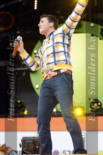 Amsterdam 30 april 2008
Het eerste optreden van Jan Smit na zijn operatie tijdens het radio 538 spektakel op koninginnedag. Jan heeft 8 maanden niet mogen zingen . Yolanthe Cabau v Kasbergen was er natuurlijk bij.
Peter Smulders bv