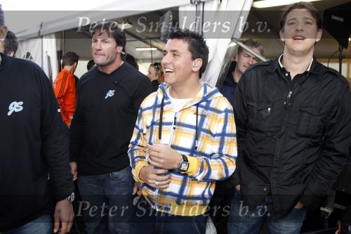 Amsterdam 30 april 2008
Het eerste optreden van Jan Smit na zijn operatie tijdens het radio 538 spektakel op koninginnedag. Jan heeft 8 maanden niet mogen zingen . Yolanthe Cabau v Kasbergen was er natuurlijk bij.
Peter Smulders bv