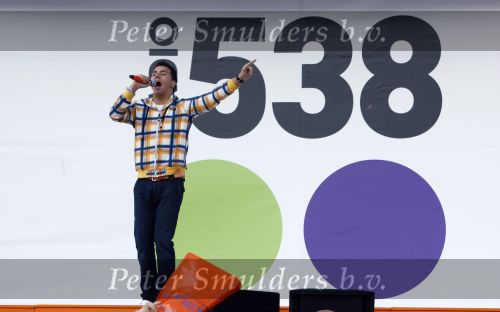 Amsterdam 30 april 2008
Het eerste optreden van Jan Smit na zijn operatie tijdens het radio 538 spektakel op koninginnedag. Jan heeft 8 maanden niet mogen zingen . Yolanthe Cabau v Kasbergen was er natuurlijk bij.
Peter Smulders bv