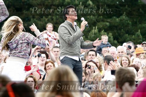 Westerhoven 31 mei 2008
Tros muziekfeest vanuit center parcs in Westerhoven. Jan Smit kwam per helicopter naar Westerhoven omdat hij op meerdere plekken in nederland op moest treden.