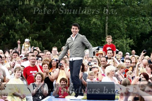 Westerhoven 31 mei 2008
Tros muziekfeest vanuit center parcs in Westerhoven. Jan Smit kwam per helicopter naar Westerhoven omdat hij op meerdere plekken in nederland op moest treden.