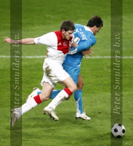 Amsterdam, 30 Januari 2008 Kompetitiewedstrijd AJAX-PSV, eindstand 0-2
Seizoen 2007/2008
Jan Vertonghen in duel met Danco Lazovic