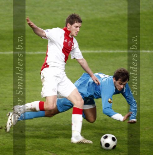 Amsterdam, 30 Januari 2008 Kompetitiewedstrijd AJAX-PSV, eindstand 0-2
Seizoen 2007/2008
Jan Vertonghen in duel met Danco Lazovic