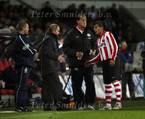 Eindhoven, 8 December 2007 Kompetitie PSV-Roda JC, eindstand 2-4 
Seizoen 2007/2008
Ad Interim hoofdtrainer Jan Wouters in gesprek met Carlos Salcido