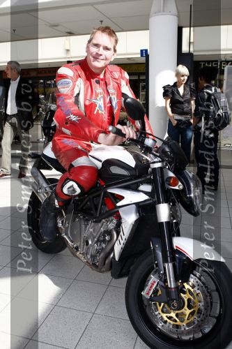 Amsterdam 12 mei 2009
Het blad Grazia organiseert samen met vespa scooters een leuke rally door amsterdam heen. Jan Ykema
Peter Smulders bv