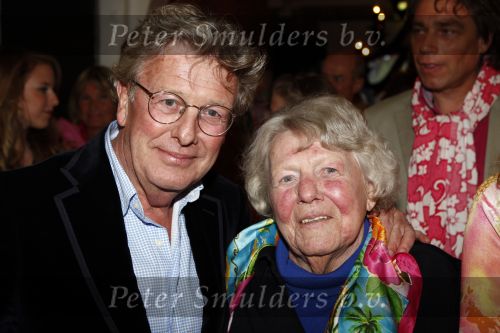 Naarden 1 april 2008
Het arsenaal van Jan en Monique des Bouvrie bestaat 15 jaar. Jan met moeder