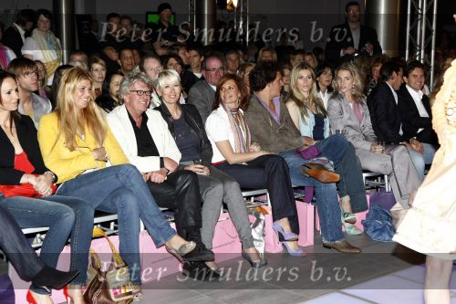 Amsterdam 16 maart 2008
Modeshow Danie Bles in expo 21. Estelle Gullit Jan en Monique des Bouvrie  Leco v Zadelhoff Leontine Borsato en Danielle Overgaag
Peter Smulders bv