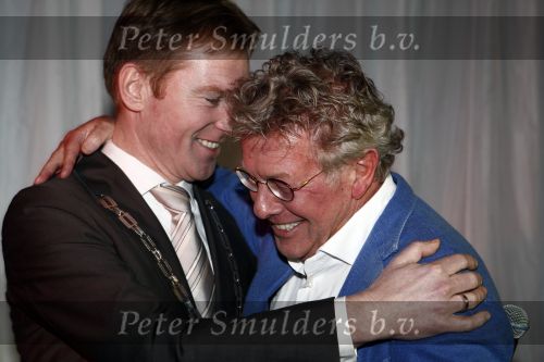 Naarden 30 januari 2009
Jan des Bouvrie krijgt een koninklijke onderscheiding, lintje bij het arsenaal. Jan met burgemeester Peter Rehwinkel
Peter Smulders bv