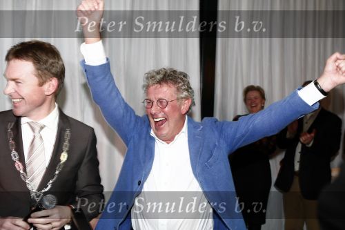 Naarden 30 januari 2009
Jan des Bouvrie krijgt een koninklijke onderscheiding, lintje bij het arsenaal. Jan met burgemeester Peter Rehwinkel
Peter Smulders bv