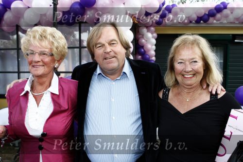 Amsterdam 27 april 2009
Feestje van Gerard Joling voor zijn 49e verjaardag bij cafe het Kalfje.Jan v Doorn met vrouw en de moeder van Gerard
Peter Smulders bv