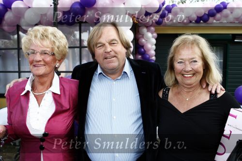 Amsterdam 27 april 2009
Feestje van Gerard Joling voor zijn 49e verjaardag bij cafe het Kalfje.Jan v Doorn met vrouw en de moeder van Gerard
Peter Smulders bv
