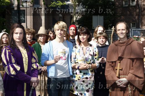 Amsterdam 20 april 2009
Kruistocht in spijkerbroek in het vondelpark. opbrengst cd gaat naar slachtoffers van aardbeving in italie.
Janke Dekker en Andre Hazes jr zijn aanwezig.
Peter Smulders bv