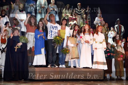 Amstelveen 27 september 2008
Premiere Kruistocht in ee spijkerbroek in schouwburg van Amstelveen. janke Dekker en Timo Dechamps spelen de hoofdrollen. Tom Egbers was er met zijn zoon en zijn dochter Amy speelt ook mee in de musical
Peter Smulders bv