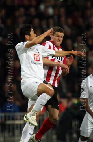 Eindhoven, 12 Maart 2008
UEFA 1/8 finale PSV-Tottenham Hotspur FC, eindstand 0-1
PSV wint na verlenging en straschoppen met 6-5 en gaat door naar de 1/4 Finale
Jason Culina in duel met Young Pyo Lee
