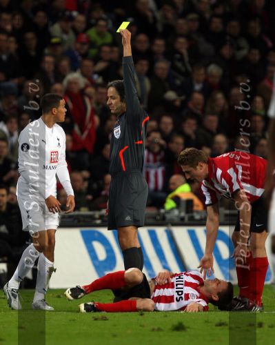 Eindhoven, 12 Maart 2008
UEFA 1/8 finale PSV-Tottenham Hotspur FC, eindstand 0-1
PSV wint na verlenging en straschoppen met 6-5 en gaat door naar de 1/4 Finale
Jason Culina is onderuit gehaald door Jermaine Jenas en otvangt daarvoor een gele kaart van Matteo Simone Trefoloni