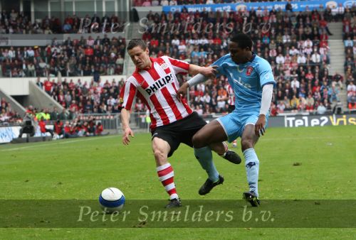 Eindhoven, 13 April 2008 Kampioenswedstrijd PSV-FC Twente, eindstand 1-1 Seizoen 2007/2008. PSV daardoor nog niet kampioen.
Jason Culina in duel met Edson Braafheid
