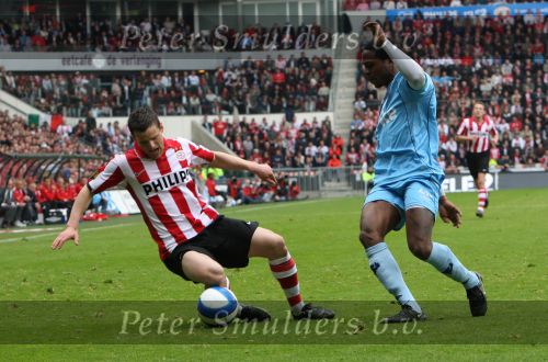 Eindhoven, 13 April 2008 Kampioenswedstrijd PSV-FC Twente, eindstand 1-1 Seizoen 2007/2008. PSV daardoor nog niet kampioen.
Jason Culina in duel met Edson Braafheid