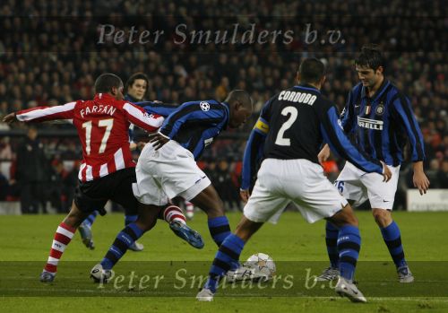 Eindhoven, 12 December 2007
Champions League wedstrijd PSV-Internationale Milan, eindstand 0-1 Seizoen 2007/2008
Jefferson Farfan in duel met Nelson Enrique Lopez Rivas