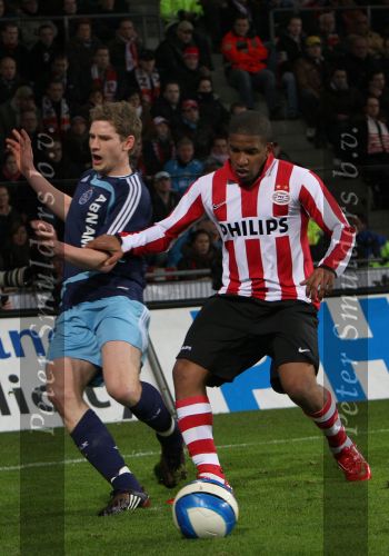 Eindhoven, 19 Maart 2008 Kompetitiewedstrijd PSV-AJAX, eindstand 0-0 
Seizoen 2007/2008
Jefferson Farfan in duel met Jan Vertonghen