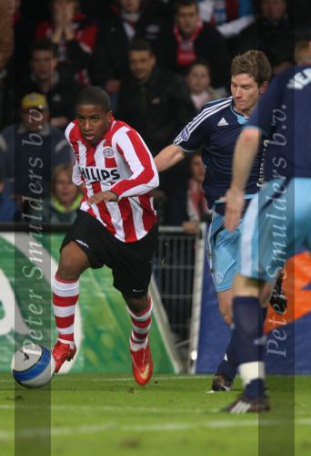 Eindhoven, 19 Maart 2008 Kompetitiewedstrijd PSV-AJAX, eindstand 0-0 
Seizoen 2007/2008
Jefferson Farfan in duel met Jan Vertonghen