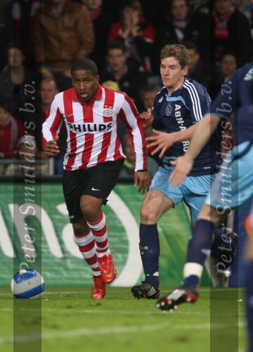 Eindhoven, 19 Maart 2008 Kompetitiewedstrijd PSV-AJAX, eindstand 0-0 
Seizoen 2007/2008
Jefferson Farfan in duel met Jan Vertonghen