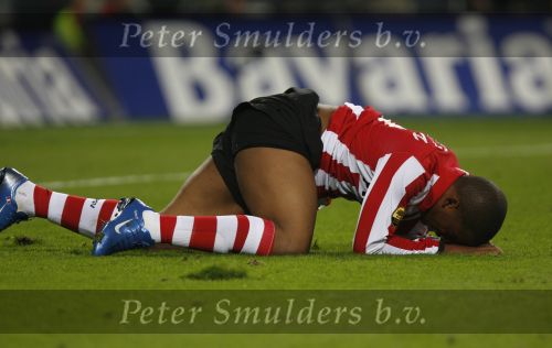 Eindhoven, 20 Oktober 2007
Kompetitiewedstrijd PSV-VVV, eindstand 3-1
Seizoen 2007/2008
Jefferson Farfan is onderuit gehaald