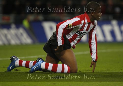 Eindhoven, 20 Oktober 2007
Kompetitiewedstrijd PSV-VVV, eindstand 3-1
Seizoen 2007/2008
Jefferson Farfan is onderuit gehaald