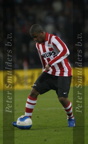 Eindhoven, 20 Oktober 2007
Kompetitiewedstrijd PSV-VVV, eindstand 3-1
Seizoen 2007/2008
Jefferson Farfan is onderuit gehaald