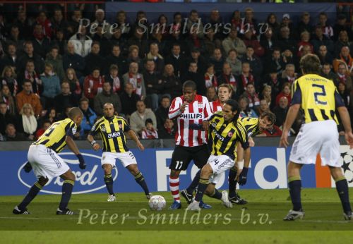 Eindhoven, 23 Oktober 2007
Champions League wedstrijd PSV-Fenerbahce, eindstand 0-0
Seizoen 2007/2008
Jefferson Farfan in duel met Deniz Baris