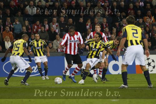 Eindhoven, 23 Oktober 2007
Champions League wedstrijd PSV-Fenerbahce, eindstand 0-0
Seizoen 2007/2008
Jefferson Farfan in duel met Deniz Baris