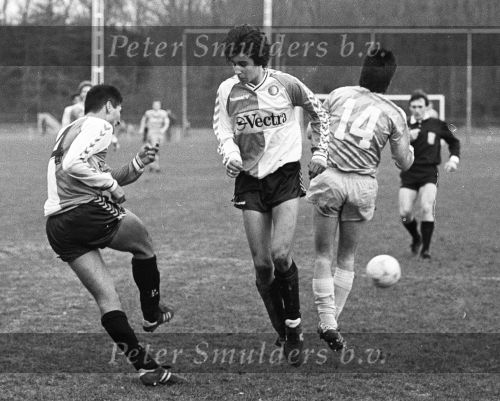 Eindhoven, 2 April 1989
PSV-Feyenoord, Landelijke Jeugd
Midden op de foto de inmiddels overleden Jeffrey Sen v Basel