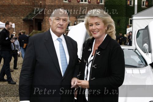 Breukelen 5 april 2008
Mercedes dealer stern presenteert nieuwe modellen bij ksteel Neijenrode. Jeremia Beij met vrouw
