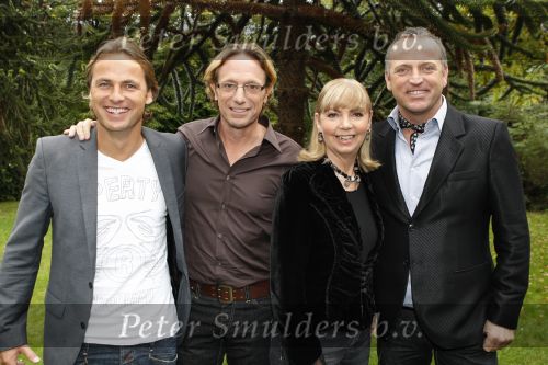 Amsterdam 12 oktober 2007
Presentatie idols met Gordon Wendy v Dijk Martijn Krabbe Eric v Tijn John Ewbank en Jerney Kaagman bij hotel arena.
Peter Smulders bv