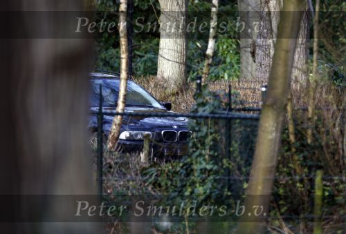 Huizen 3 februari 2008
De auto van Jeroen Rietbergen heeft de hele nacht bij zijn vriendin Linda de Mol binnen het hek gestaan.