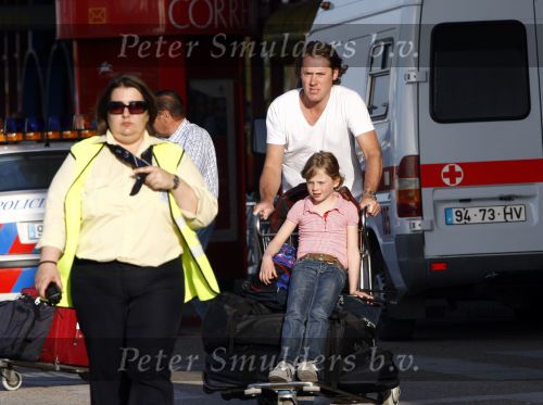 Faro 4 mei 2008
Linda de Mol en haar kinderen Julian en Noah en haar vriendin Jeroen Rietbergen komen aan op het vliegveld van Faro voor hun vakantie.
Peter Smulders bv