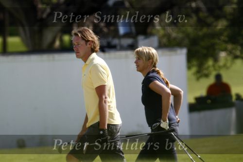 Faro 5 mei 2008
Linda de Mol Julian Noah en Jeroen Rietbergen aan het golfen tijdens hun vakantie op vale do lobo.
Peter Smulders bv