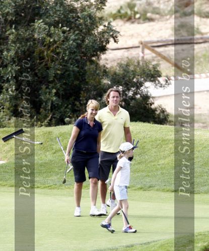 Faro 5 mei 2008
Linda de Mol Julian Noah en Jeroen Rietbergen aan het golfen tijdens hun vakantie op vale do lobo.
Peter Smulders bv