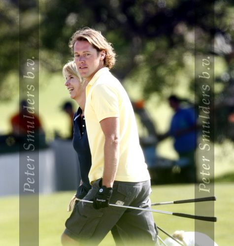 Faro 5 mei 2008
Linda de Mol Julian Noah en Jeroen Rietbergen aan het golfen tijdens hun vakantie op vale do lobo.
Peter Smulders bv